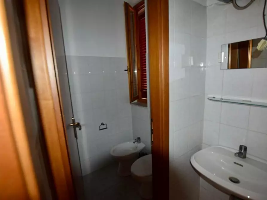 Immagine 8 di Ufficio in affitto  a Pontedera