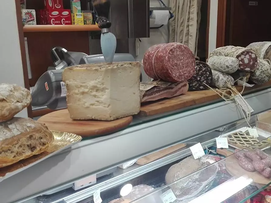 Immagine 1 di Alimentari in vendita  a Empoli