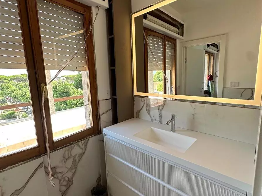 Immagine 26 di Mansarda in affitto  a Forte Dei Marmi