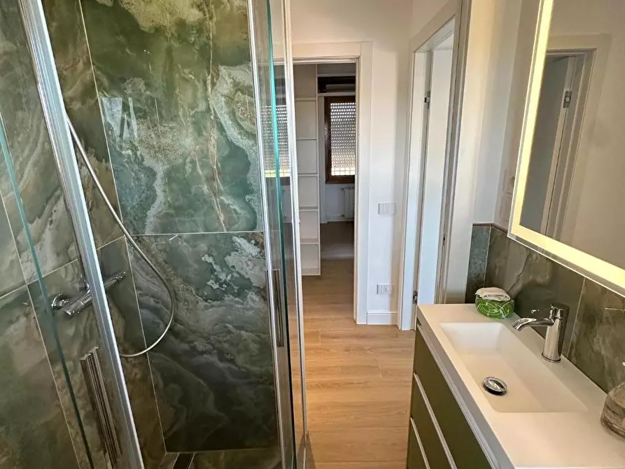 Immagine 11 di Mansarda in affitto  a Forte Dei Marmi