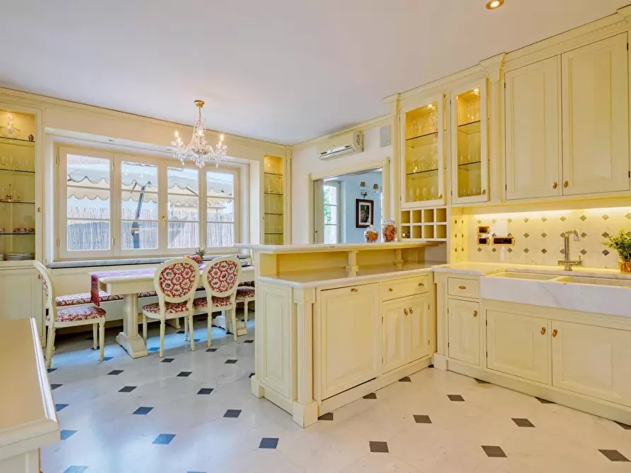 Immagine 49 di Villa in affitto  a Forte Dei Marmi