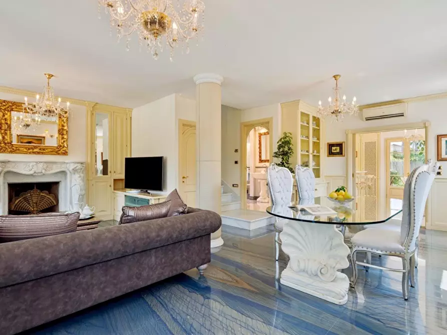 Immagine 55 di Villa in affitto  a Forte Dei Marmi