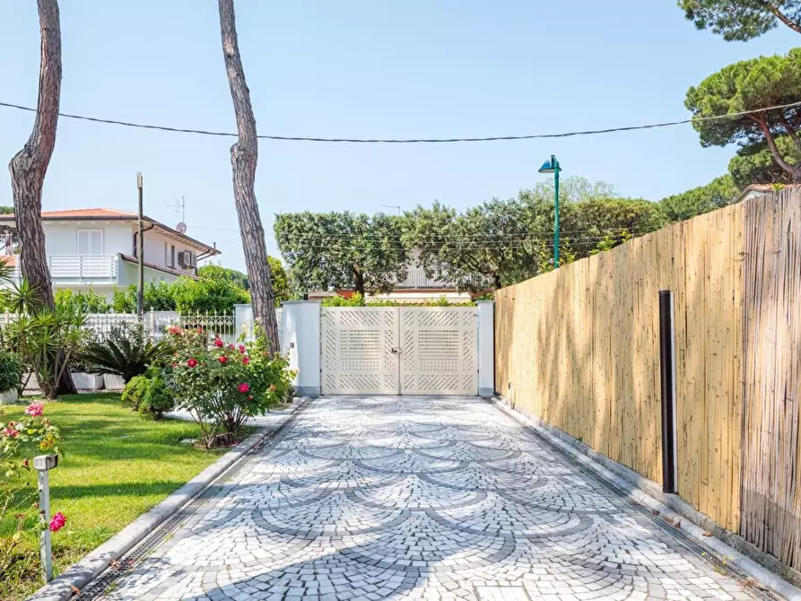 Immagine 80 di Villa in affitto  a Forte Dei Marmi