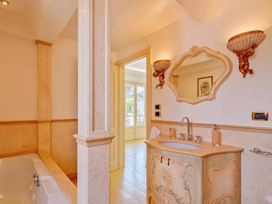 Immagine 27 di Villa in affitto  a Forte Dei Marmi