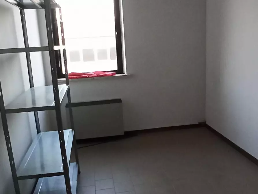 Immagine 18 di Ufficio in affitto  a Capannori