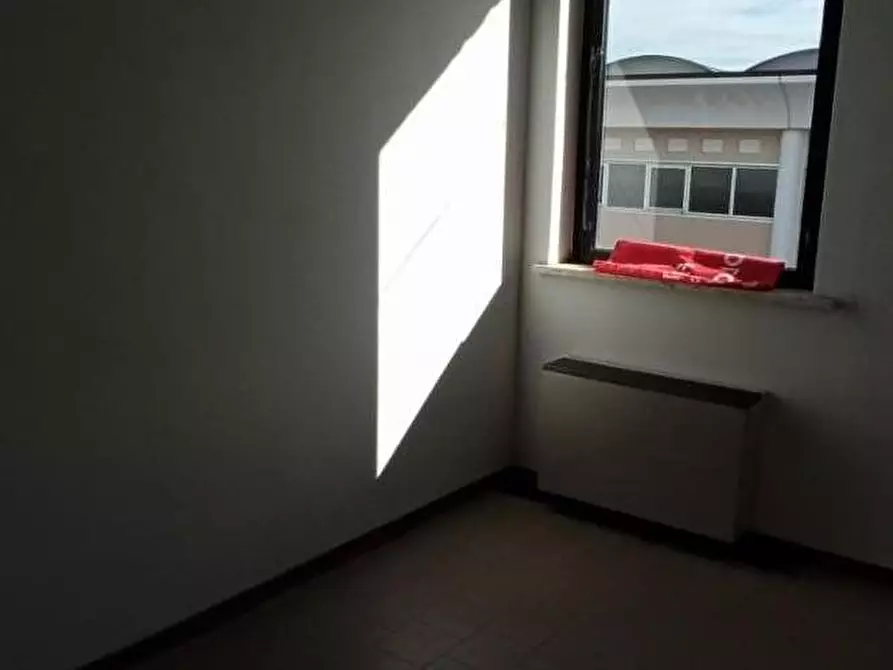 Immagine 4 di Ufficio in affitto  a Capannori