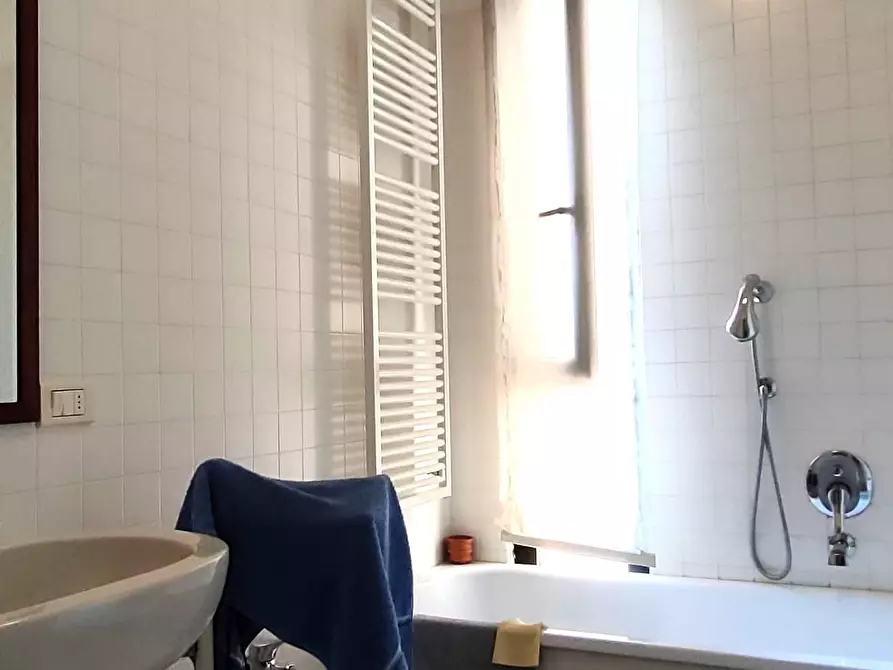 Immagine 4 di Appartamento in vendita  a Massa