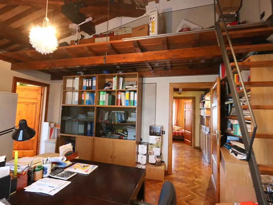 Immagine 29 di Casa colonica in vendita  a Cascina