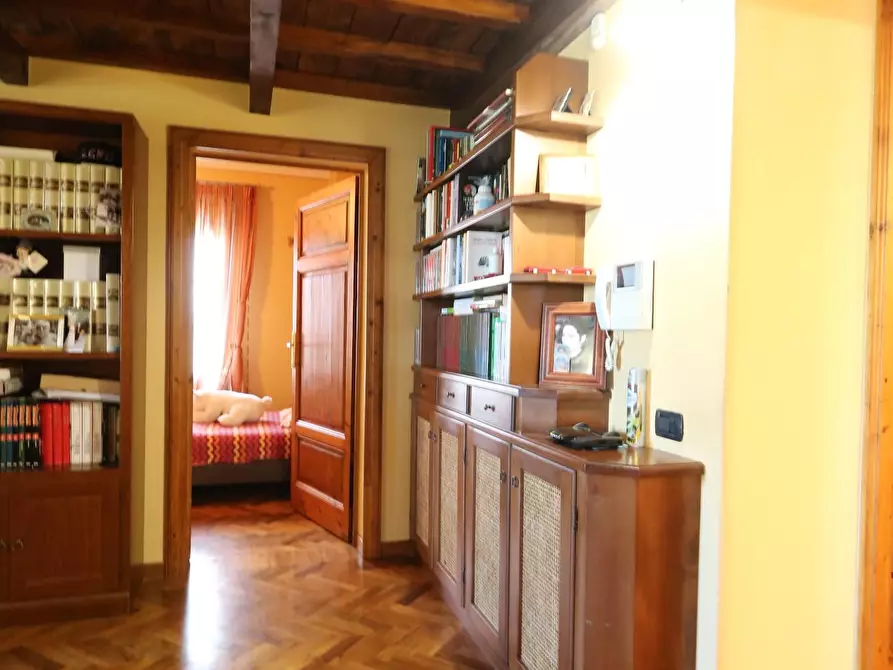 Immagine 28 di Casa colonica in vendita  a Cascina