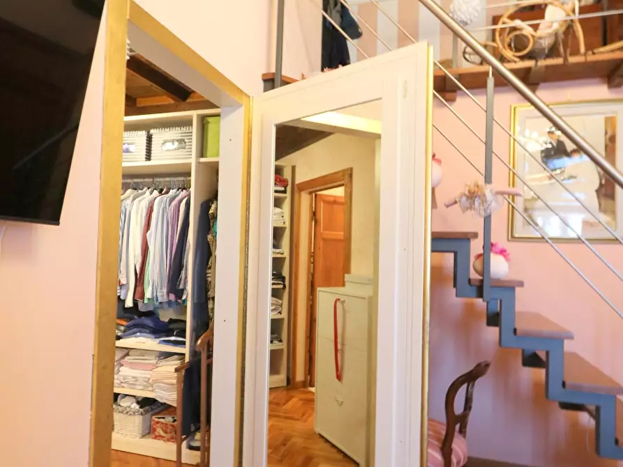 Immagine 25 di Casa colonica in vendita  a Cascina