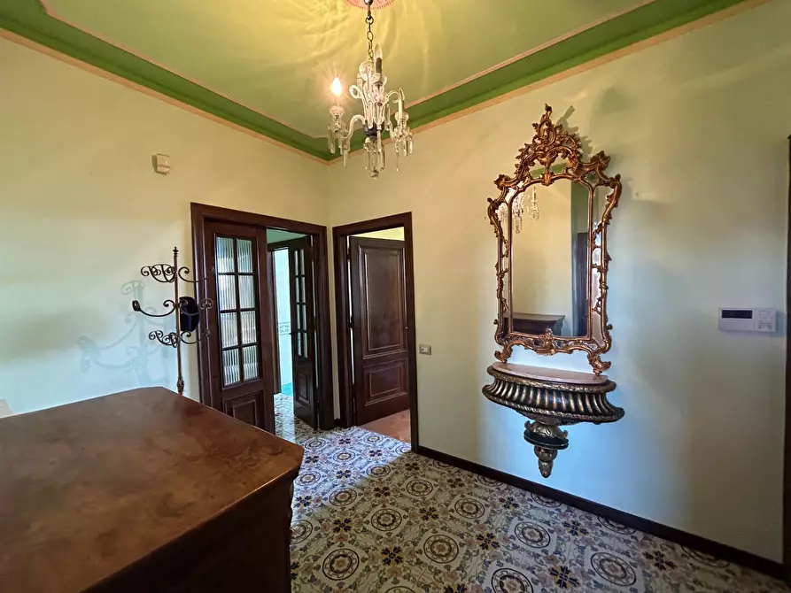 Immagine 13 di Villa in vendita  a Siena