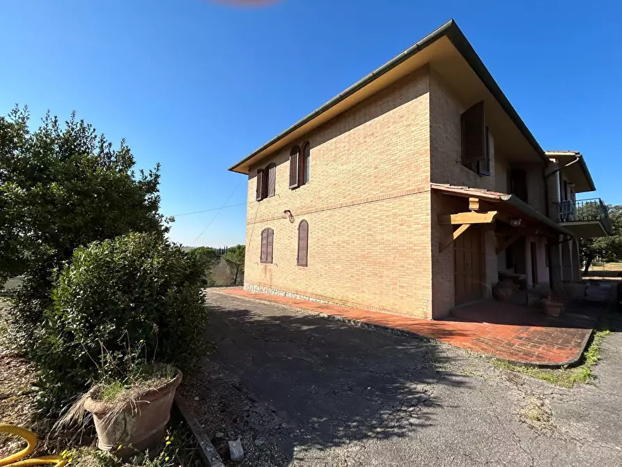 Immagine 7 di Villa in vendita  a Siena