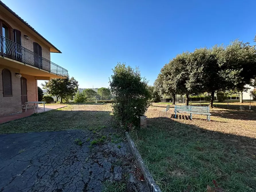 Immagine 6 di Villa in vendita  a Siena