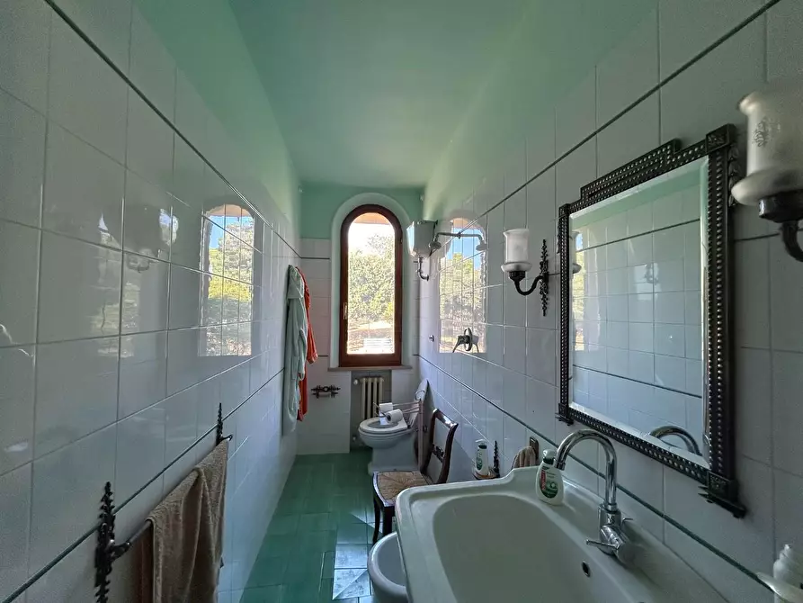 Immagine 9 di Villa in vendita  a Siena