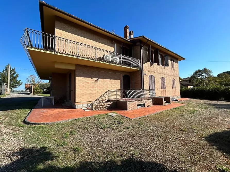 Immagine 3 di Villa in vendita  a Siena