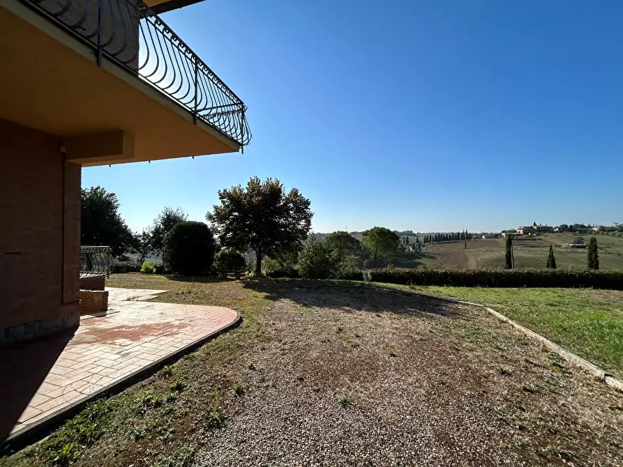 Immagine 5 di Villa in vendita  a Siena