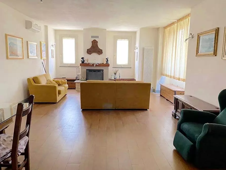 Immagine 3 di Villa in vendita  a Pisa