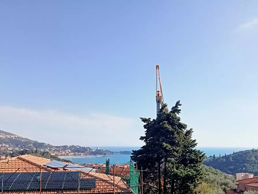 Immagine 1 di Appartamento in vendita  a Lerici