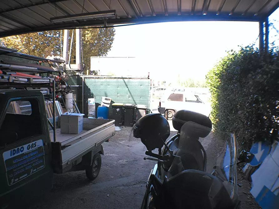 Immagine 6 di Magazzino in vendita  a Carrara