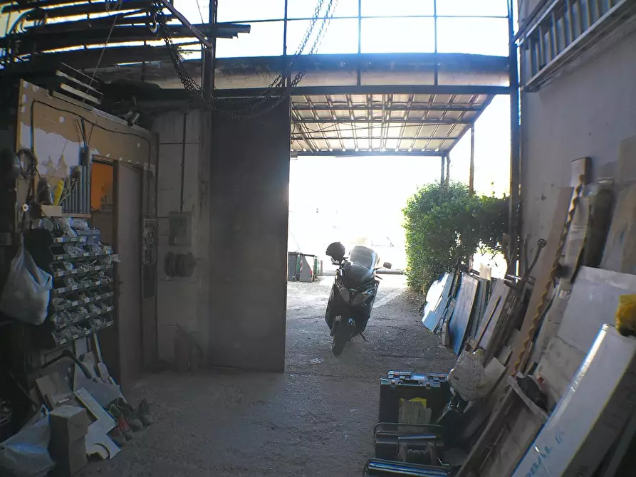 Immagine 7 di Magazzino in vendita  a Carrara