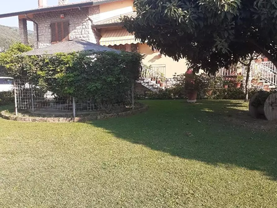 Immagine 5 di Villa in vendita  a Montignoso