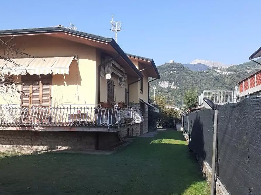 Immagine 10 di Villa in vendita  a Montignoso