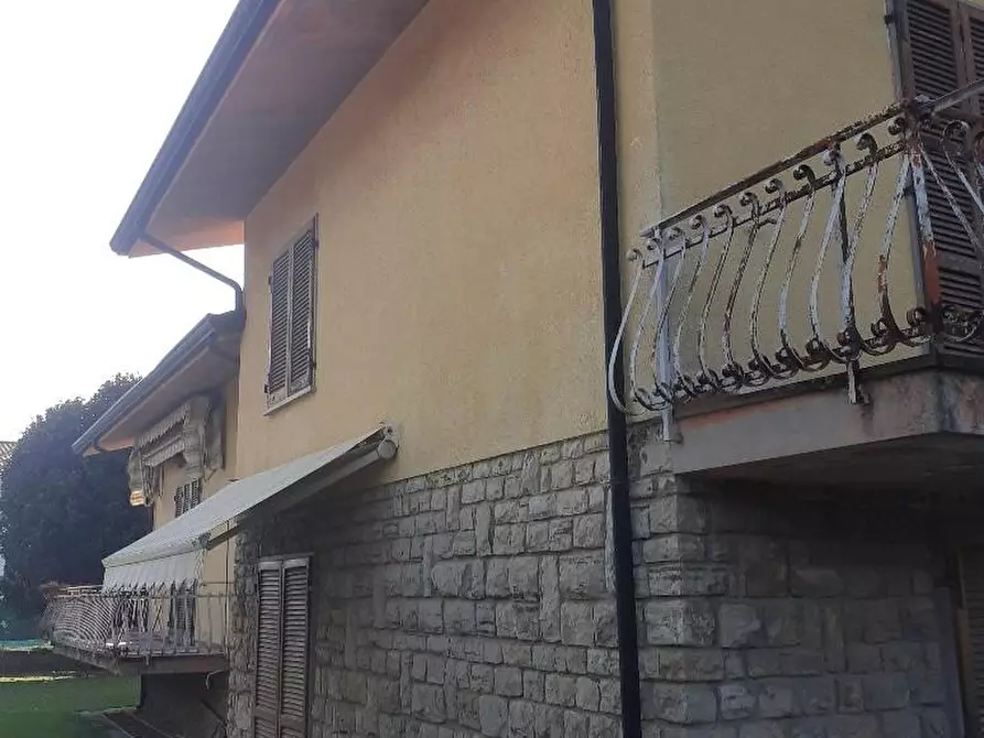 Immagine 8 di Villa in vendita  a Montignoso