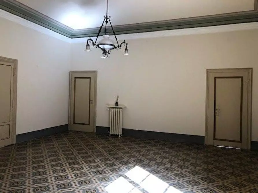 Immagine 2 di Ufficio in affitto  a Lucca