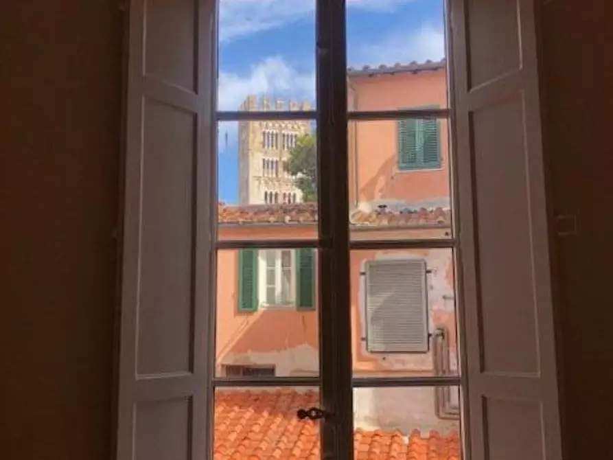 Immagine 10 di Ufficio in affitto  a Lucca