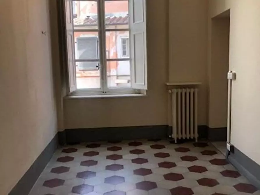 Immagine 9 di Ufficio in affitto  a Lucca