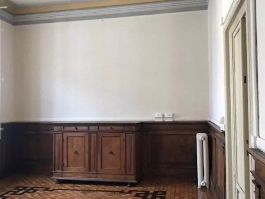 Immagine 7 di Ufficio in affitto  a Lucca