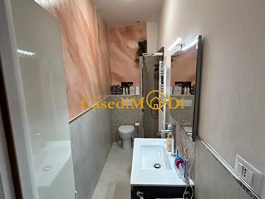 Immagine 11 di Appartamento in vendita  a Livorno