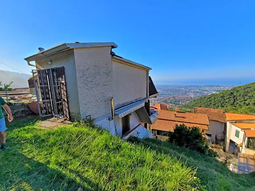 Immagine 1 di Casa indipendente in vendita  a Massa