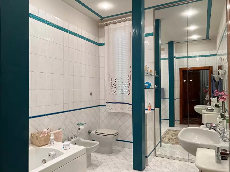 Immagine 21 di Villa in vendita  a Castelfiorentino