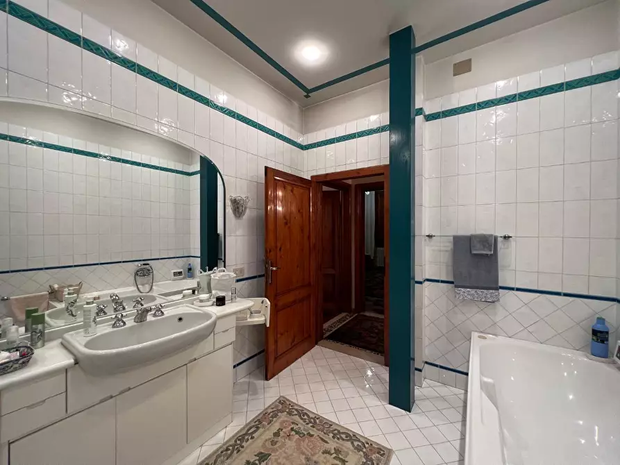 Immagine 23 di Villa in vendita  a Castelfiorentino