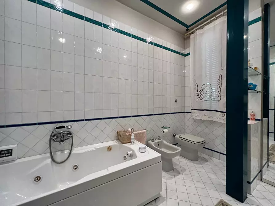 Immagine 22 di Villa in vendita  a Castelfiorentino