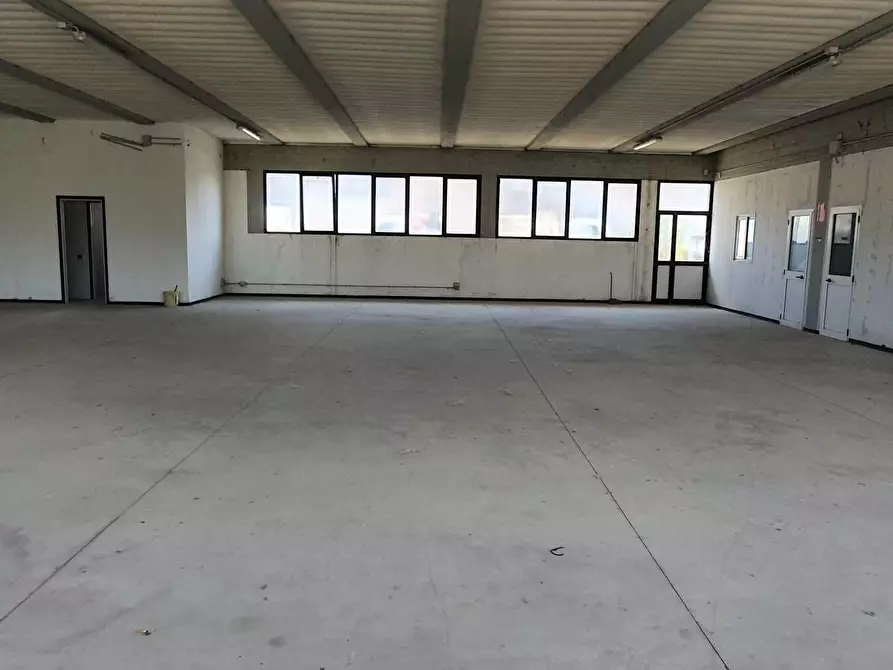 Immagine 2 di Capannone industriale in vendita  a Vinci