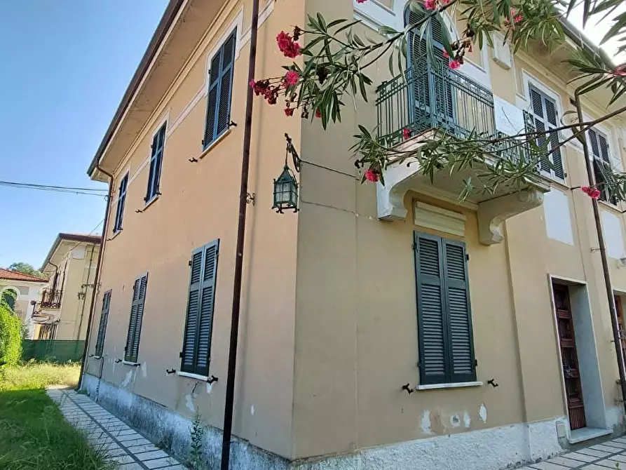 Immagine 3 di Casa bifamiliare in vendita  a Carrara