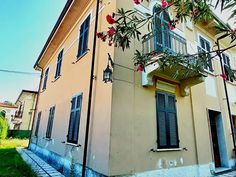 Immagine 1 di Casa bifamiliare in vendita  a Carrara