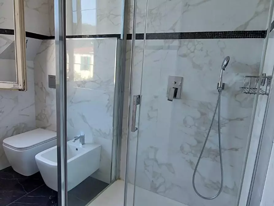 Immagine 41 di Casa bifamiliare in vendita  a Carrara