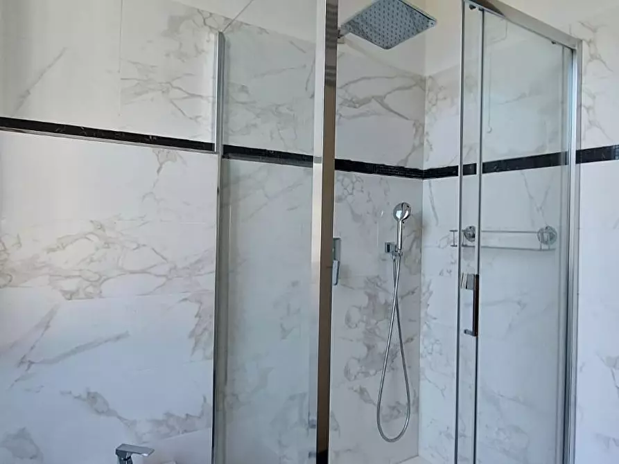 Immagine 39 di Casa bifamiliare in vendita  a Carrara