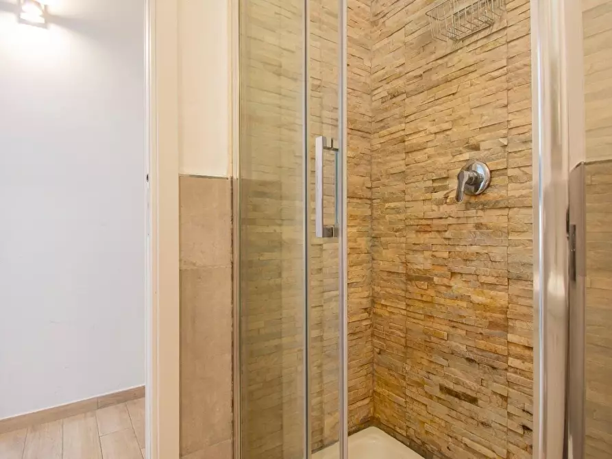 Immagine 38 di Appartamento in vendita  a Siena