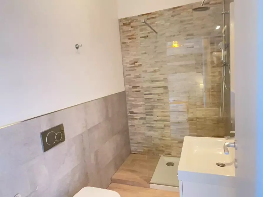 Immagine 34 di Appartamento in vendita  a Siena