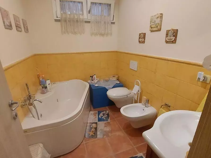 Immagine 41 di Casa semindipendente in vendita  a Castelnuovo Magra