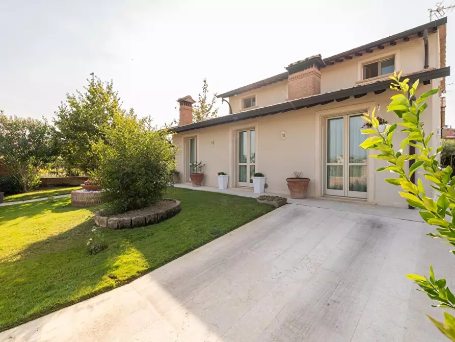 Immagine 2 di Casa indipendente in vendita  a Ponsacco