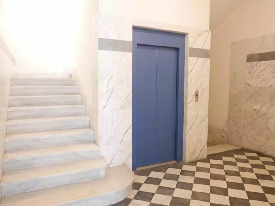 Immagine 4 di Appartamento in vendita  a Carrara