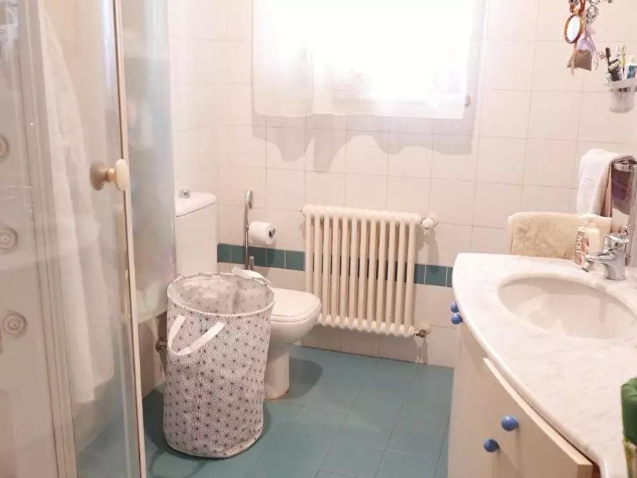 Immagine 10 di Appartamento in vendita  a Carrara