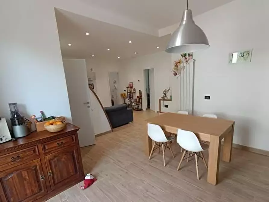 Immagine 2 di Appartamento in vendita  a Lerici