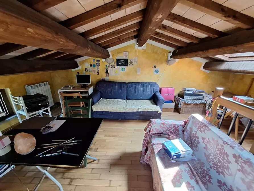 Immagine 12 di Villa in vendita  a Capannori