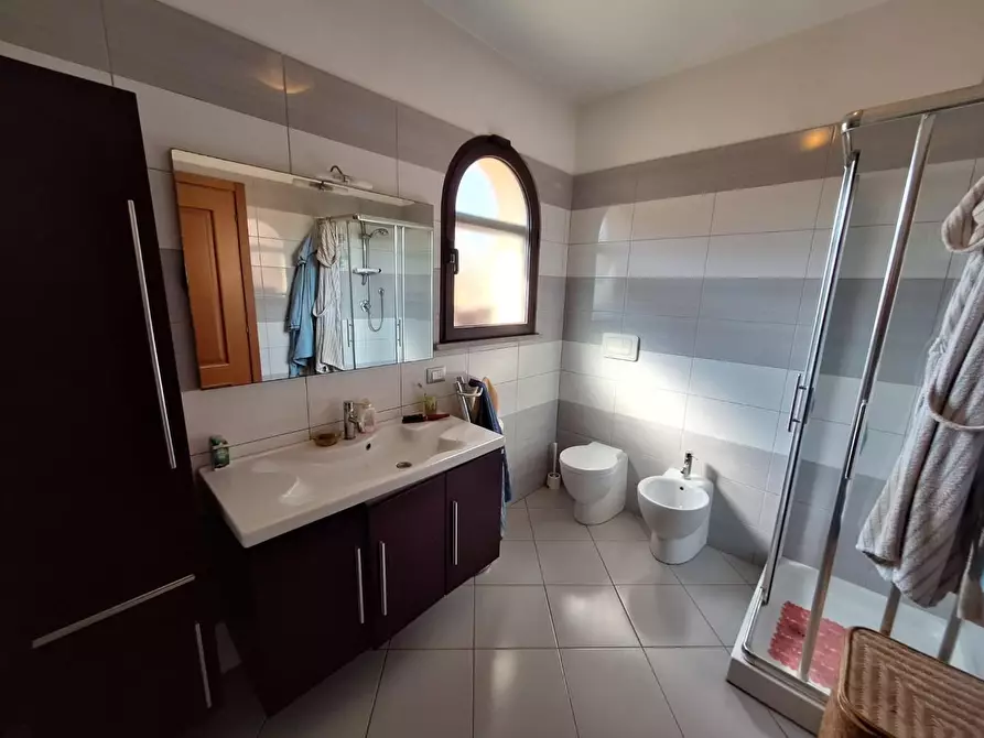 Immagine 19 di Villa in vendita  a Capannori